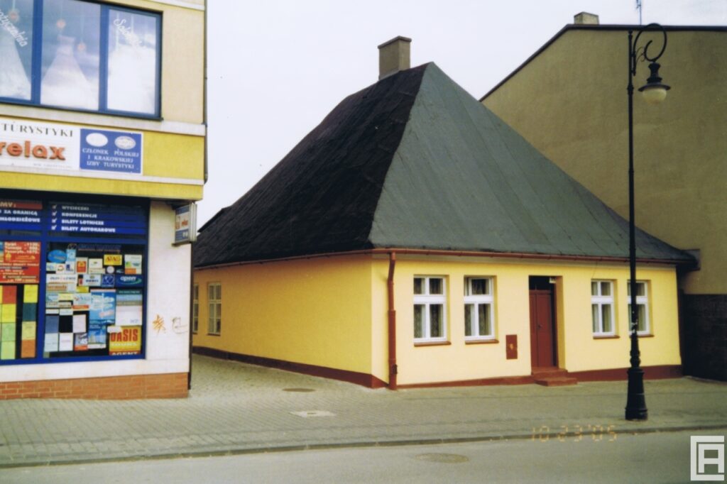 Kolorowa fotografia domu z I połowy XIX wieku. Chrzanów ulica Krakowska