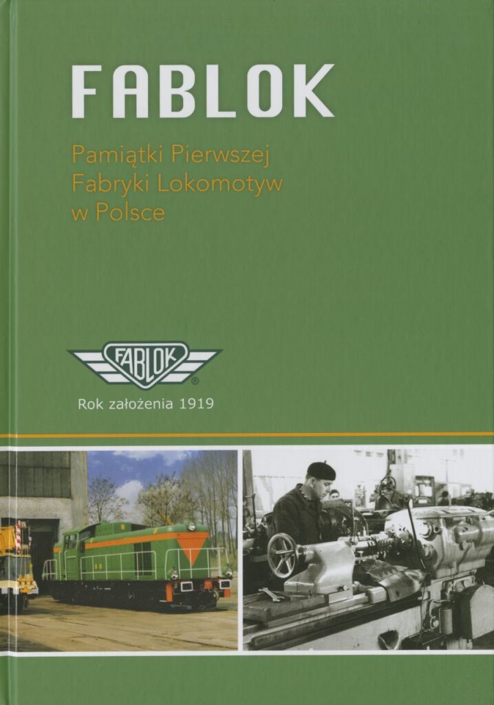 Okładka książki "Fablok: Pamiątki Pierwszej Fabryki Lokomotyw w Polsce". Pod tytułem znajdują się 2 zdjęcia: jedno przedstawia Lokomotywę, drugie pracownika przy tokarce.