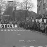 Fotografia przedstawia pochód pierwszomajowy. Widoczny napis Stella.