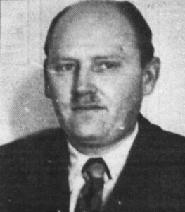 Czarno-białe zdjęcie. Portret mężczyzny